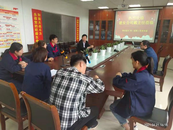 第一建筑工程事業(yè)部舉辦專業(yè)技術(shù)交流會暨導(dǎo)師帶徒簽約儀式